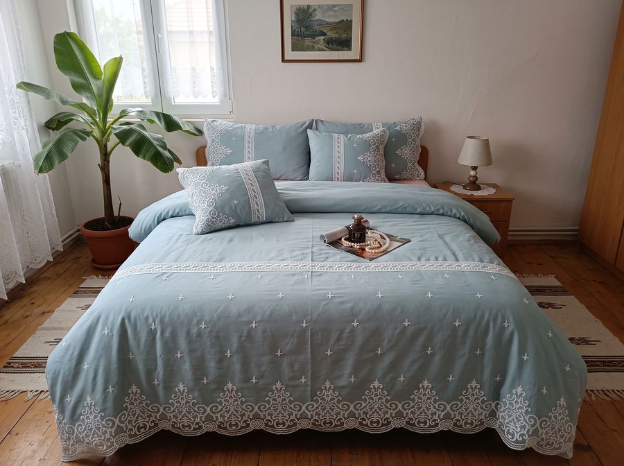 Lenjerie pat, Bumbac Fin, Broderie Si Dantela, 6 Piese, Elegant, Bleu, P23693-Elastic — fotografie reală, acasă
