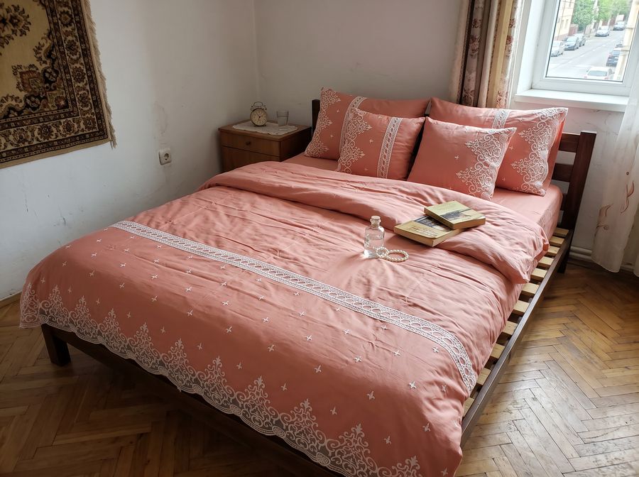 Lenjerie pat, Bumbac Fin, Broderie Si Dantela, 6 Piese, Elegant, Roz, P23698-Elastic — fotografie reală, acasă